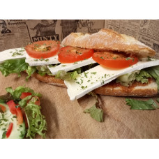 Broodje brie tomaten tapenade  vegetarisch